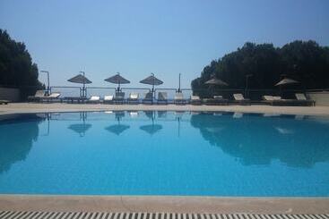 هتل Pine Beach Boutique