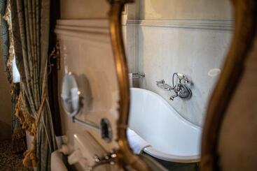 هتل Relais Castello Bevilacqua