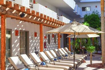 هتل Santa Fe Loreto by Villa Group