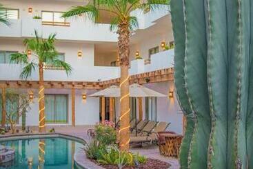 هتل Santa Fe Loreto by Villa Group