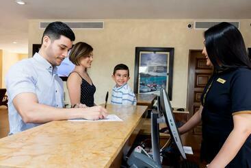 هتل Santa Fe Loreto by Villa Group