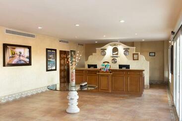 هتل Santa Fe Loreto by Villa Group