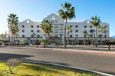 هتل Santa Fe Loreto by Villa Group