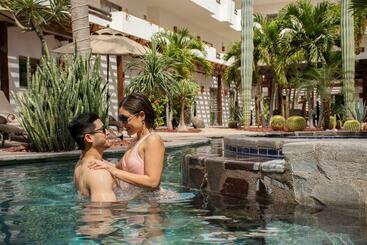 هتل Santa Fe Loreto by Villa Group