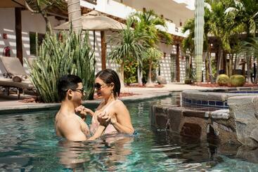 هتل Santa Fe Loreto by Villa Group