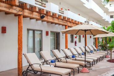 هتل Santa Fe Loreto by Villa Group
