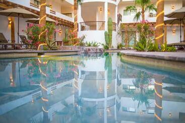 هتل Santa Fe Loreto by Villa Group