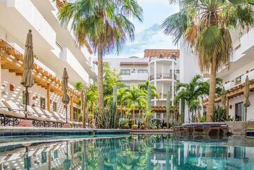 هتل Santa Fe Loreto by Villa Group