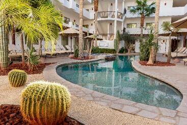 هتل Santa Fe Loreto by Villa Group