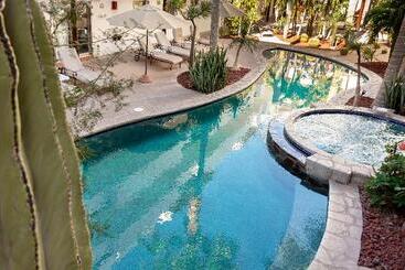 هتل Santa Fe Loreto by Villa Group
