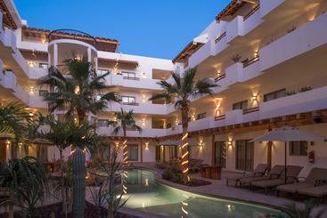هتل Santa Fe Loreto by Villa Group
