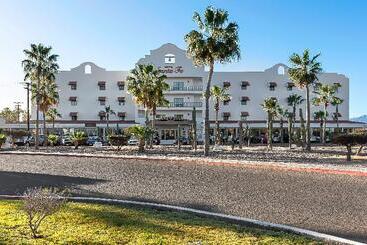 هتل Santa Fe Loreto by Villa Group