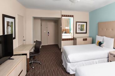 هتل Sherry Frontenac Oceanfront