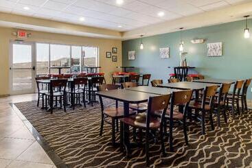 هتل Sleep Inn & Suites