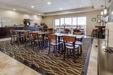 هتل Sleep Inn & Suites