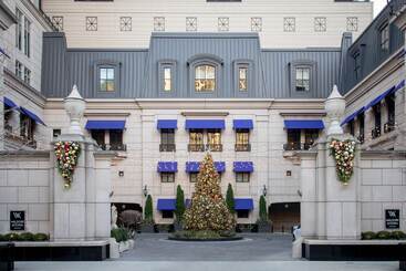 هتل Waldorf Astoria Chicago
