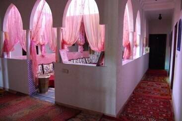 Well Center Riad Auberge Assounfou