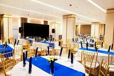 هتل Sotogrande Neopolitan