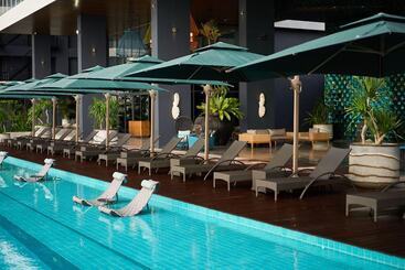 هتل The Reef Island Resort Mactan, Cebu