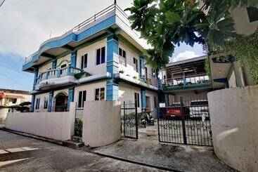 پانسیون Den Den Guesthouse