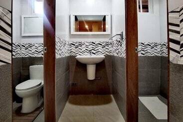 پانسیون Den Den Guesthouse