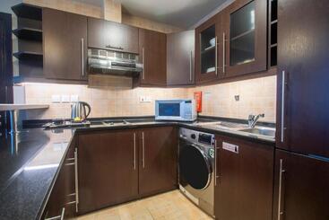 Al Manzel Hotel Apartments
