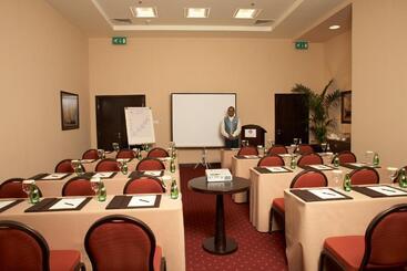 Al Manzel Hotel Apartments
