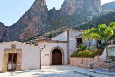 تختخواب و صبحانه Cala Dell'arena