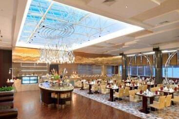 Golden Eagle Summit Hotel Downtown