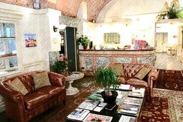 هتل Art Atelier