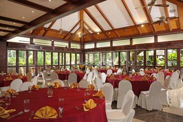 هتل Aryaduta Lippo Village