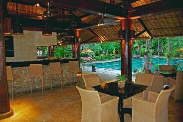 هتل Aryaduta Lippo Village