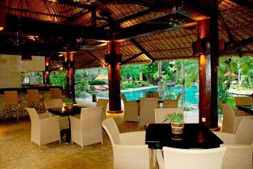 هتل Aryaduta Lippo Village