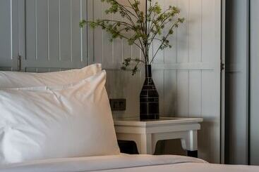 هتل B House Samui