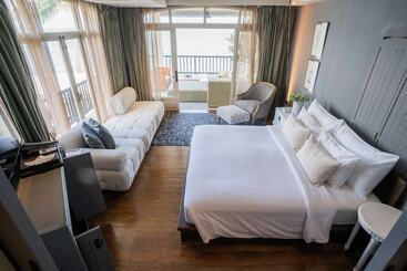 هتل B House Samui