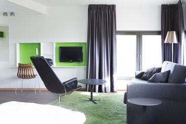 Comfort Hotel Runway