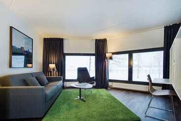 Comfort Hotel Runway