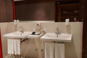 Sailing Hotel & Spa