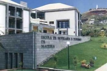 هتل Escola