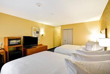 هتل Fairfield Inn & Suites Tampa Fairgrounds/casino