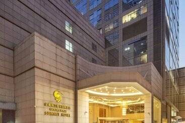 Golden Eagle Summit Hotel Downtown