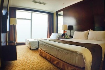 Golden Eagle Summit Hotel Downtown