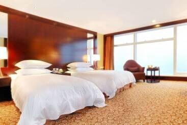 Golden Eagle Summit Hotel Downtown