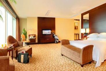 Golden Eagle Summit Hotel Downtown