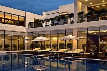 هتل Golden Tulip Lucknow