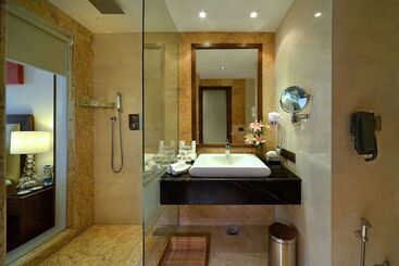 هتل Golden Tulip Lucknow