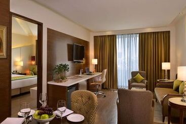هتل Golden Tulip Lucknow