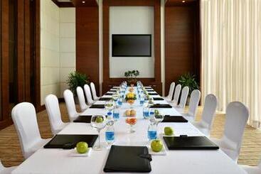 هتل Golden Tulip Lucknow