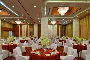 هتل Golden Tulip Lucknow