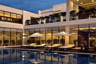 هتل Golden Tulip Lucknow